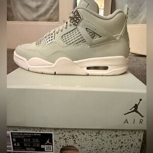 Jordan Women's Air Retro 4 in seafoam.